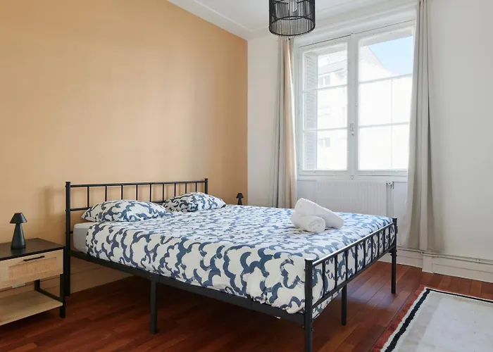 Les Quais, La Gare, La Ville, à Pied ! Nantes