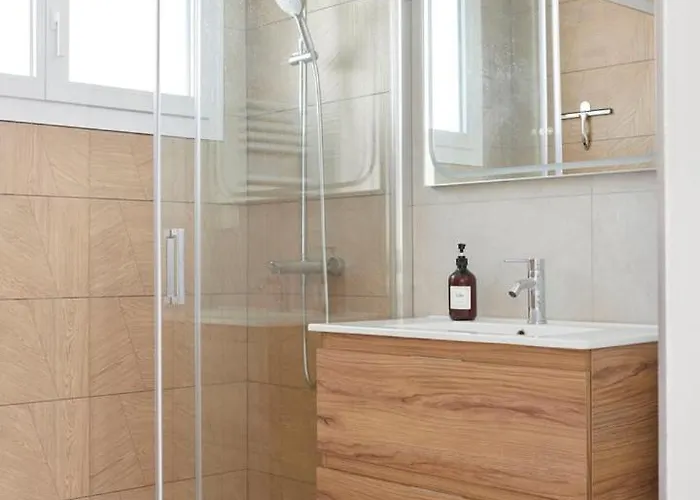 Les Quais, La Gare, La Ville, à Pied !