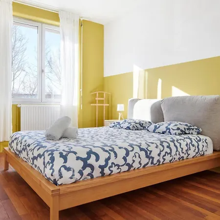 Les Quais La Gare Nantes